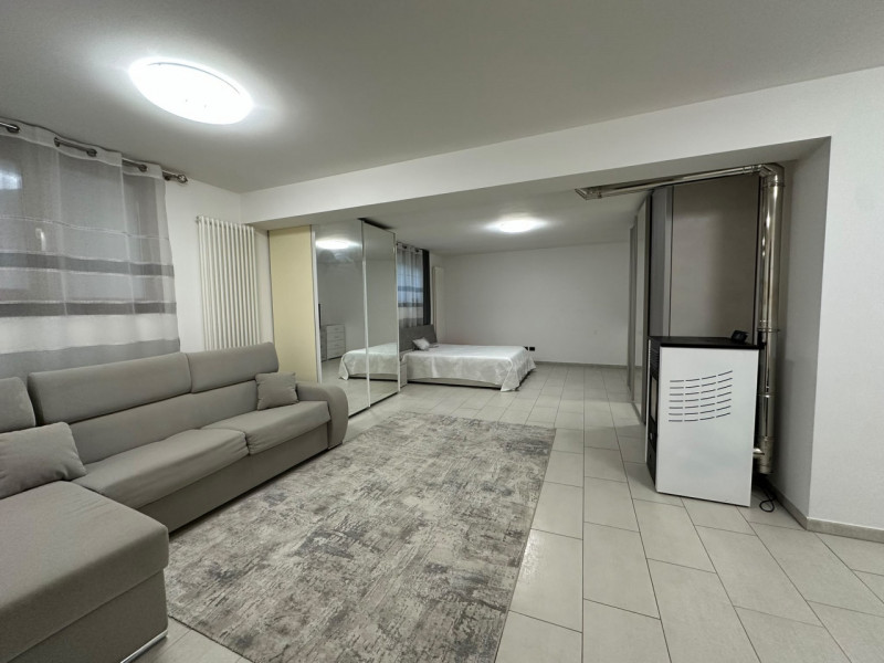Elegante porzione di bifamiliare, ultimata nel 2022 e caratterizzata da uno stile contemporaneo, ...