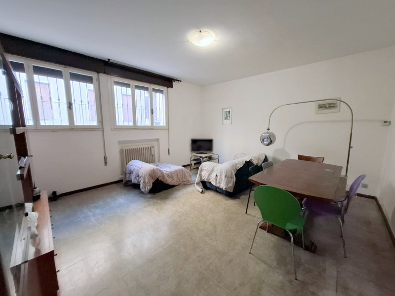 PIAZZE – 2 CAMERE A REDDITO NEL CENTRO STORICO DI PADOVA  €.250.000

Nel cuore del centro storico...