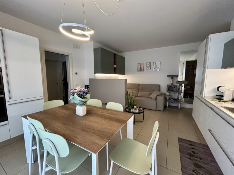 La casa giusta? Potrebbe essere questa!
Proponiamo splendido appartamento trilocale con finiture ...