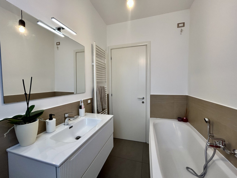 La casa giusta? Potrebbe essere questa!
Proponiamo splendido appartamento trilocale con finiture ...