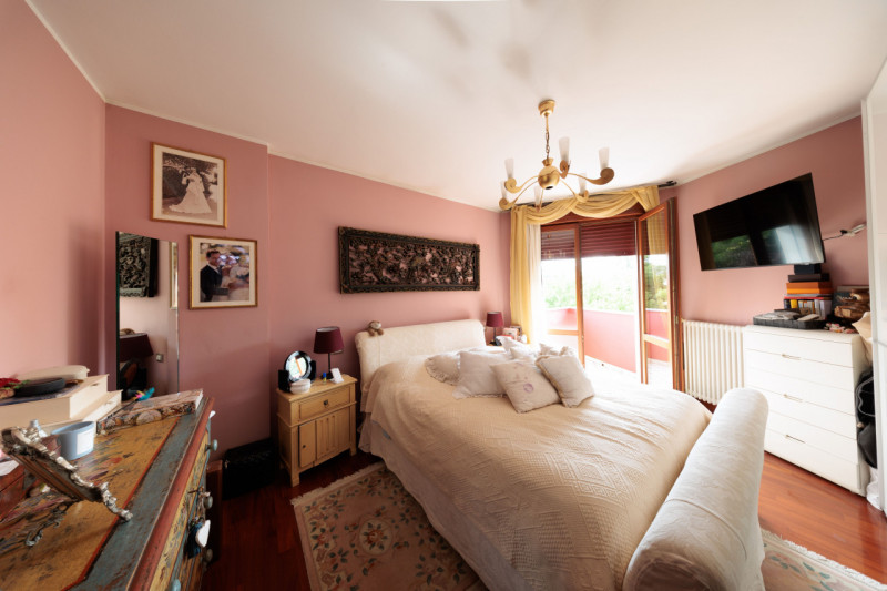 Proponiamo in vendita a Padova, una splendida villa singola, immersa nel verde ma comodissima al ...