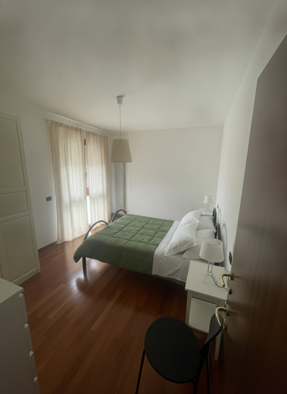 Proponiamo in vendita un appartamento trilocale situato al secondo piano di un moderno condominio...