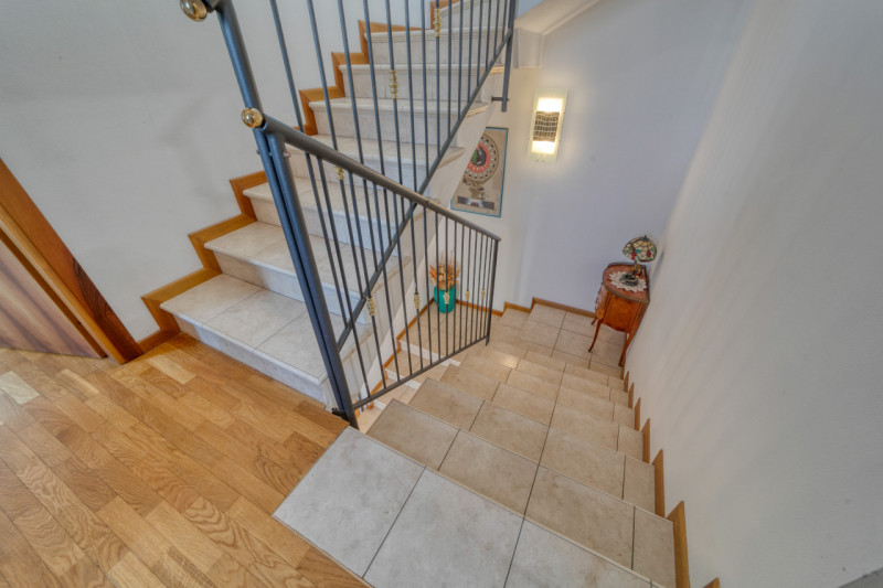All'interno del quartiere residenziale di Feriole proponiamo in vendita una splendida porzione di...