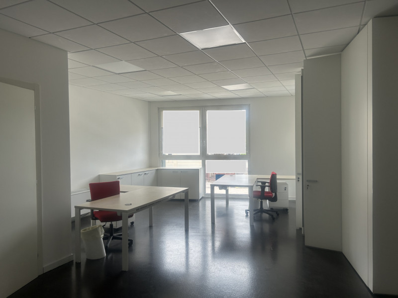 SCHIO: Luminoso UFFICIO di circa 84 mq in complesso direzionale, ubicato al piano primo e servito...