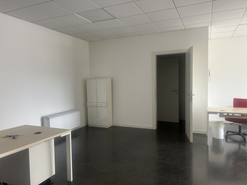 SCHIO: Luminoso UFFICIO di circa 84 mq in complesso direzionale, ubicato al piano primo e servito...