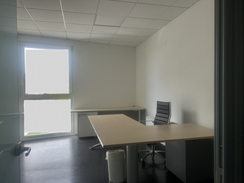SCHIO: Luminoso UFFICIO di circa 84 mq in complesso direzionale, ubicato al piano primo e servito...