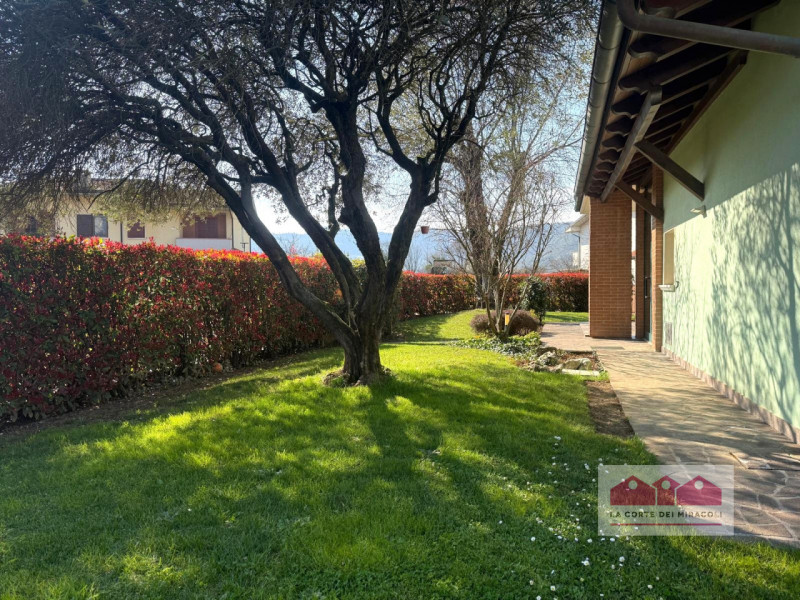 ISOLA VICENTINA: IN BIFAMILIARE SOVRAPPOSTA UN BEL BICAMERE AL PIANO TERRA CON GIARDINO ESCLUSIVO...