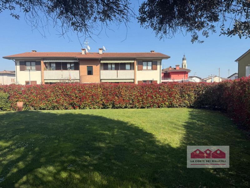 ISOLA VICENTINA: IN BIFAMILIARE SOVRAPPOSTA UN BEL BICAMERE AL PIANO TERRA CON GIARDINO ESCLUSIVO...