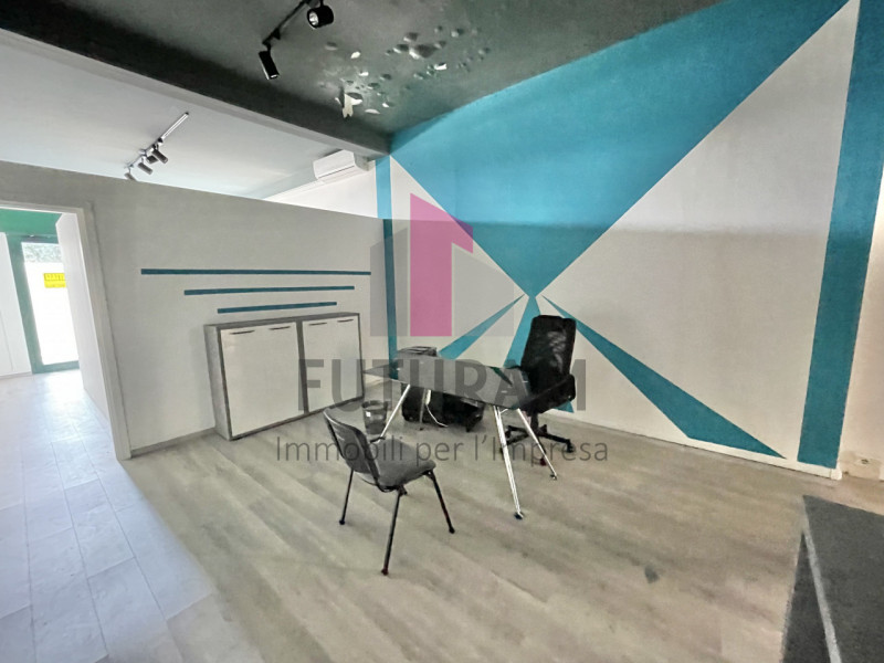 VICENZA - 61FIL -PER INFO 0444/310220

Proponiamo in Affitto un ufficio con le seguenti caratteri...