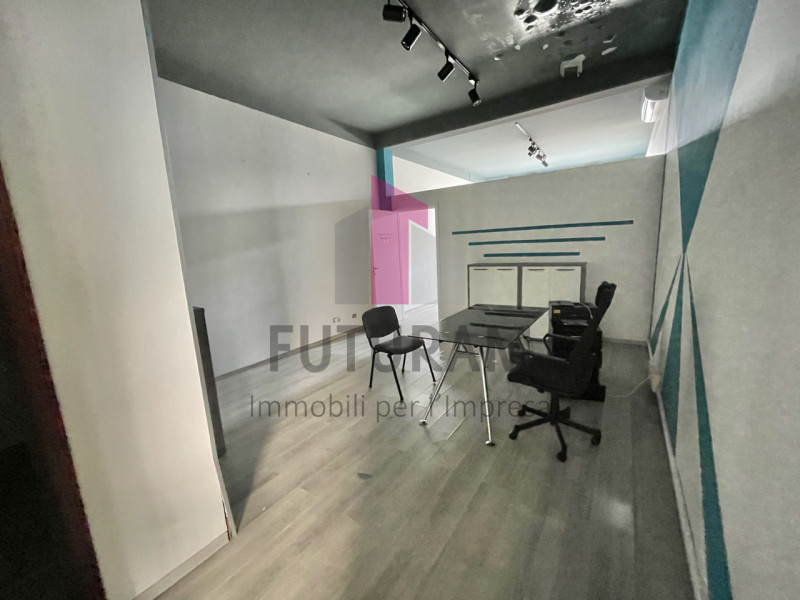 VICENZA - 61FIL -PER INFO 0444/310220

Proponiamo in Affitto un ufficio con le seguenti caratteri...