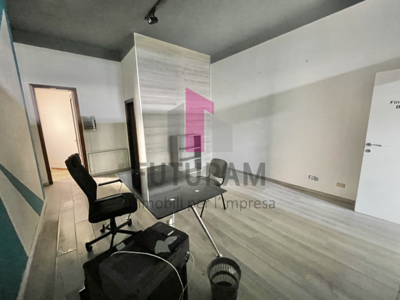 VICENZA - 61FIL -PER INFO 0444/310220

Proponiamo in Affitto un ufficio con le seguenti caratteri...