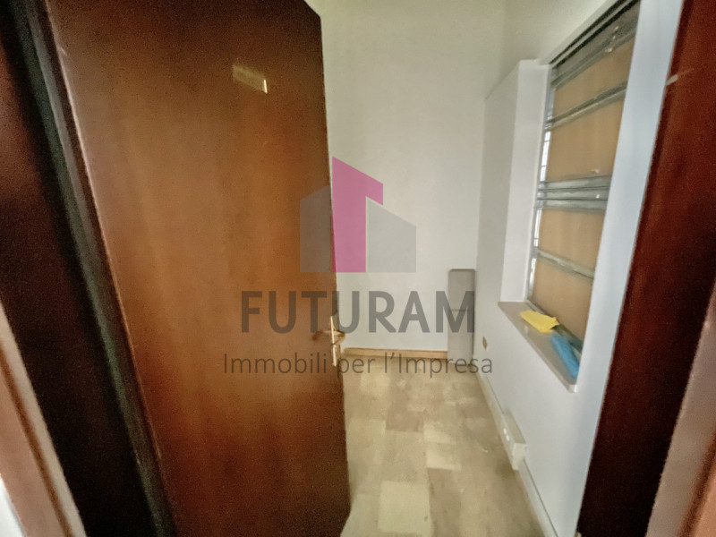 VICENZA - 61FIL -PER INFO 0444/310220

Proponiamo in Affitto un ufficio con le seguenti caratteri...