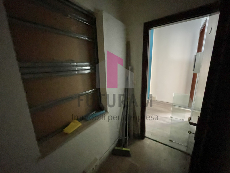 VICENZA - 61FIL -PER INFO 0444/310220

Proponiamo in Affitto un ufficio con le seguenti caratteri...