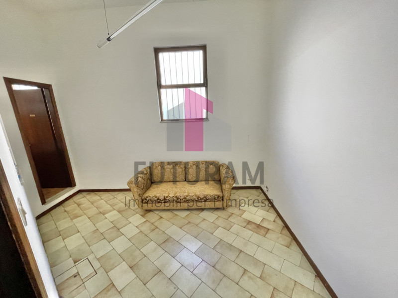 VICENZA - 61FIL -PER INFO 0444/310220

Proponiamo in Affitto un ufficio con le seguenti caratteri...