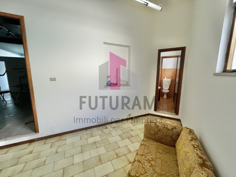VICENZA - 61FIL -PER INFO 0444/310220

Proponiamo in Affitto un ufficio con le seguenti caratteri...