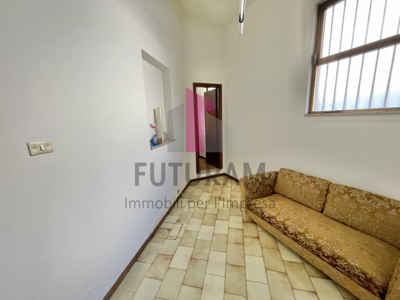 VICENZA - 61FIL -PER INFO 0444/310220

Proponiamo in Affitto un ufficio con le seguenti caratteri...