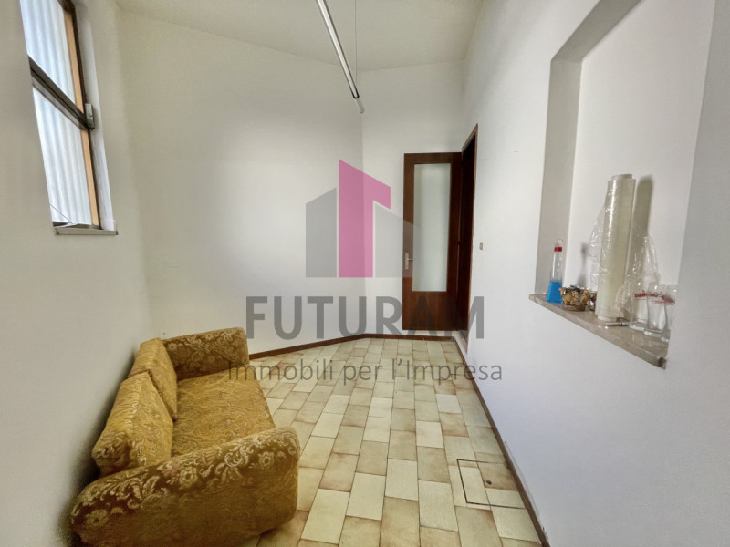 VICENZA - 61FIL -PER INFO 0444/310220

Proponiamo in Affitto un ufficio con le seguenti caratteri...