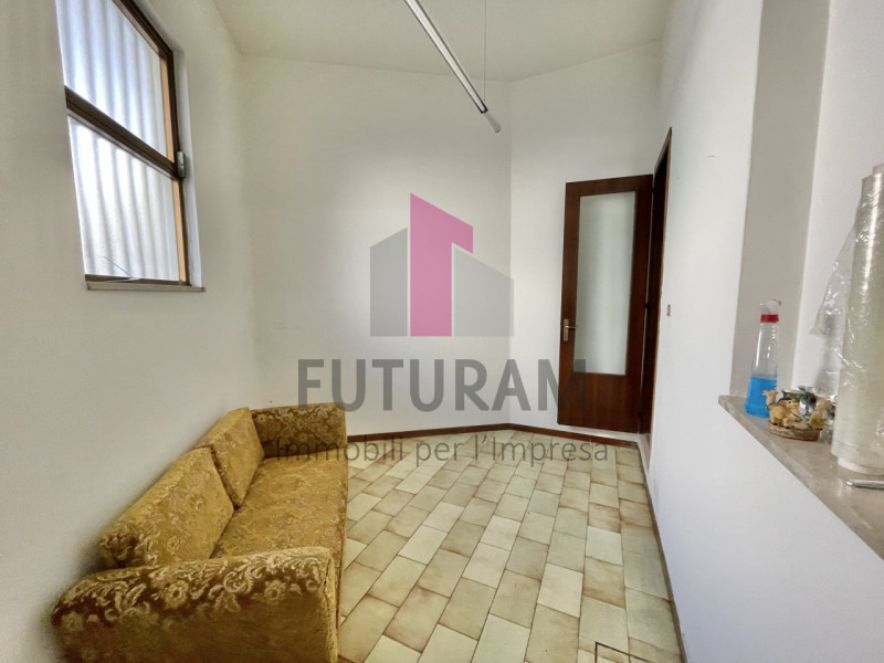 VICENZA - 61FIL -PER INFO 0444/310220

Proponiamo in Affitto un ufficio con le seguenti caratteri...