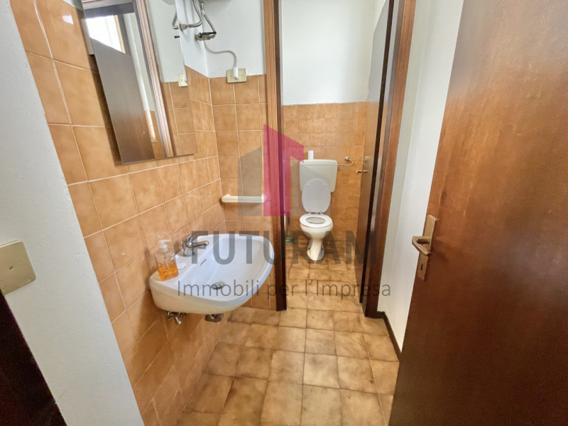 VICENZA - 61FIL -PER INFO 0444/310220

Proponiamo in Affitto un ufficio con le seguenti caratteri...