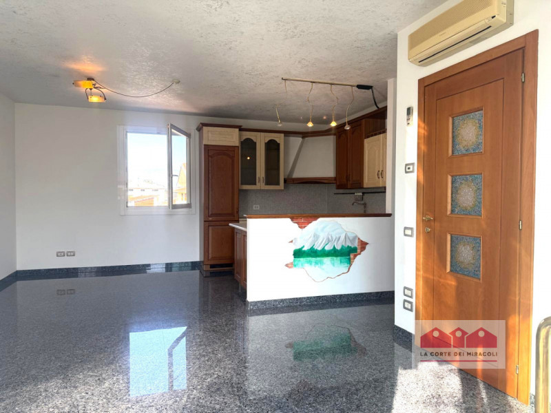 ISOLA VICENTINA: BICAMERE IN BIFAMILIARE SOVRAPPOSTA, SOGGIORNO CON ANGOLO COTTURA, TERRAZZO ABIT...