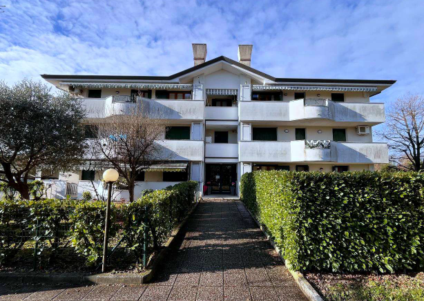 Rif. A.A.76-25

Vendita all'asta - appartamento al piano terra con garage in data 16 luglio 2026
...