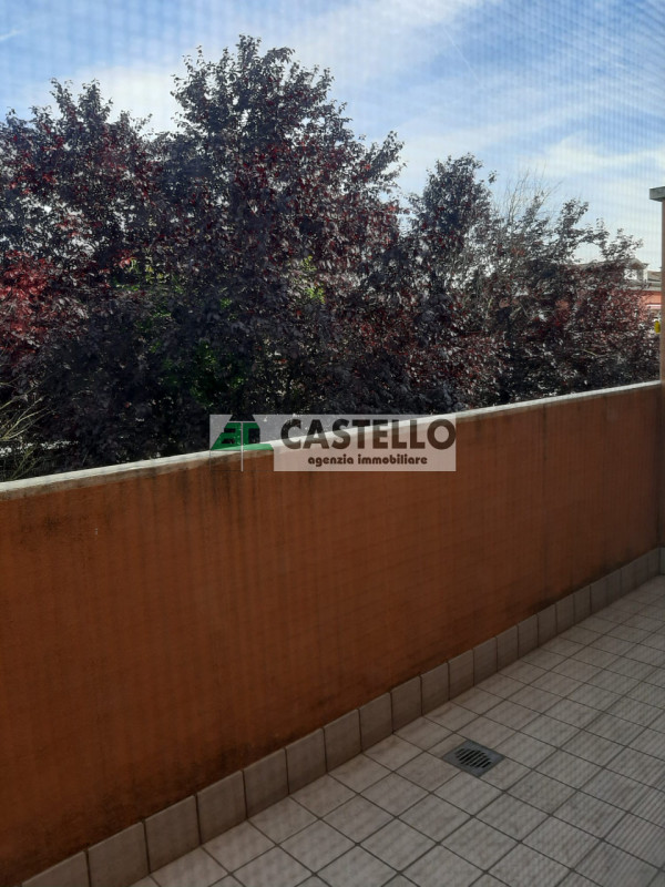 Selvazzano Dentro centro paese, in contesto residenziale tranquillo e ben servito, proponiamo spa...