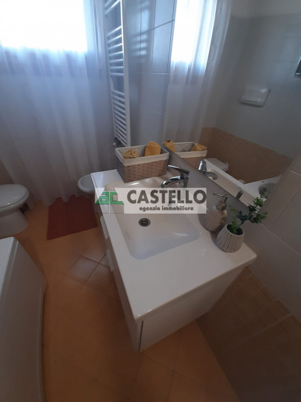 Selvazzano Dentro centro paese, in contesto residenziale tranquillo e ben servito, proponiamo spa...