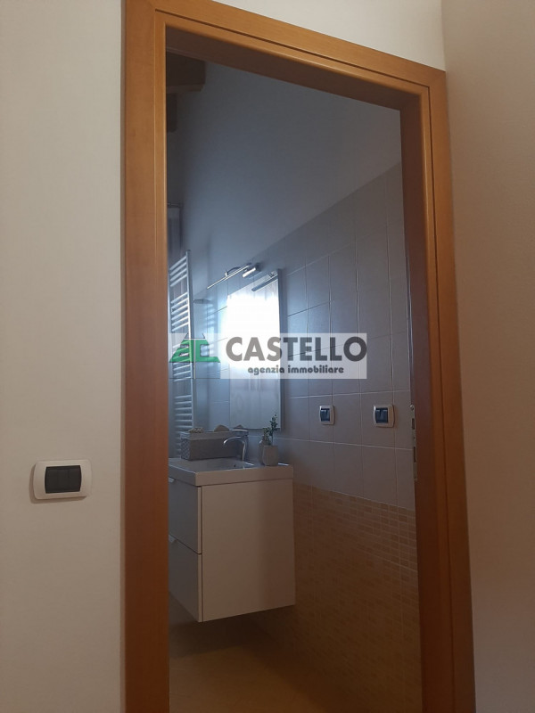 Selvazzano Dentro centro paese, in contesto residenziale tranquillo e ben servito, proponiamo spa...