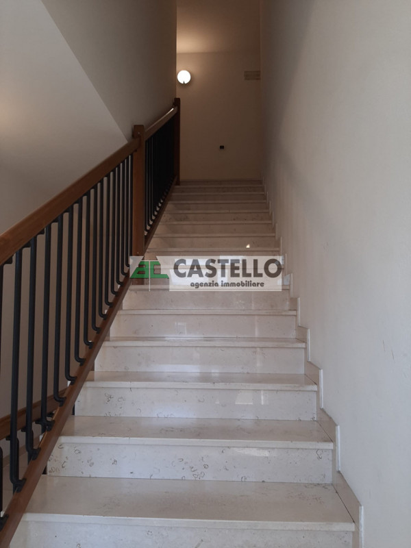 Selvazzano Dentro centro paese, in contesto residenziale tranquillo e ben servito, proponiamo spa...