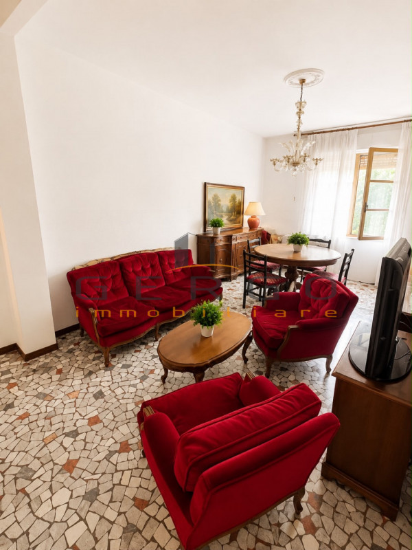 (Per INFO Cristina 3389226442) Proponiamo in vendita centralissimo appartamento in zona Specola, ...
