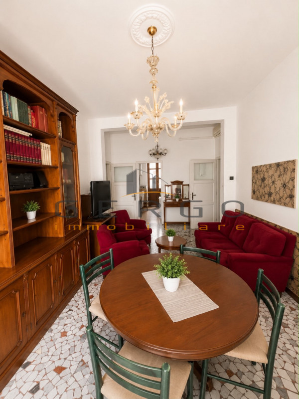 (Per INFO Cristina 3389226442) Proponiamo in vendita centralissimo appartamento in zona Specola, ...