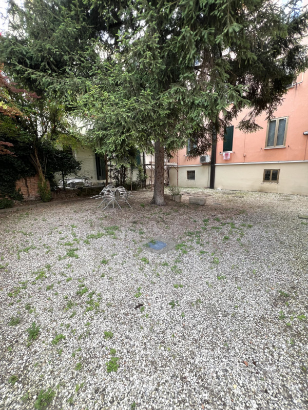 (Per INFO Cristina 3389226442) Proponiamo in vendita centralissimo appartamento in zona Specola, ...