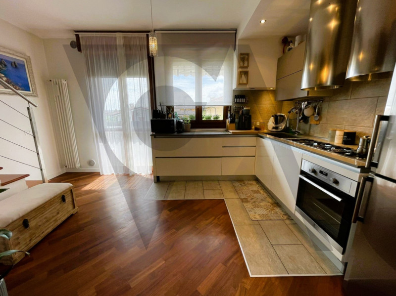 Proponiamo in vendita un appartamento situato nella servita zona di Camin, nel comune di Padova.
...