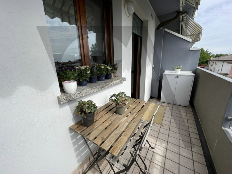 Proponiamo in vendita un appartamento situato nella servita zona di Camin, nel comune di Padova.
...