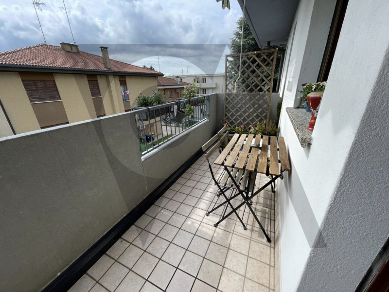 Proponiamo in vendita un appartamento situato nella servita zona di Camin, nel comune di Padova.
...