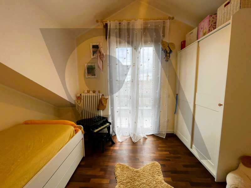 Proponiamo in vendita un appartamento situato nella servita zona di Camin, nel comune di Padova.
...