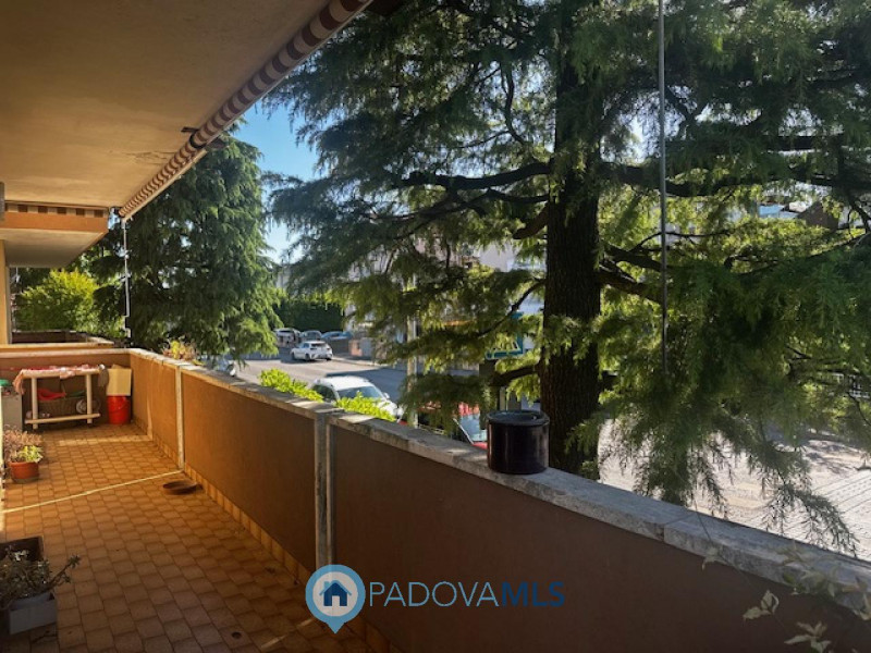 Immobile in esclusiva al Gruppo Padova MLS
Rubano in zona residenziale, comoda a scuole e servizi...