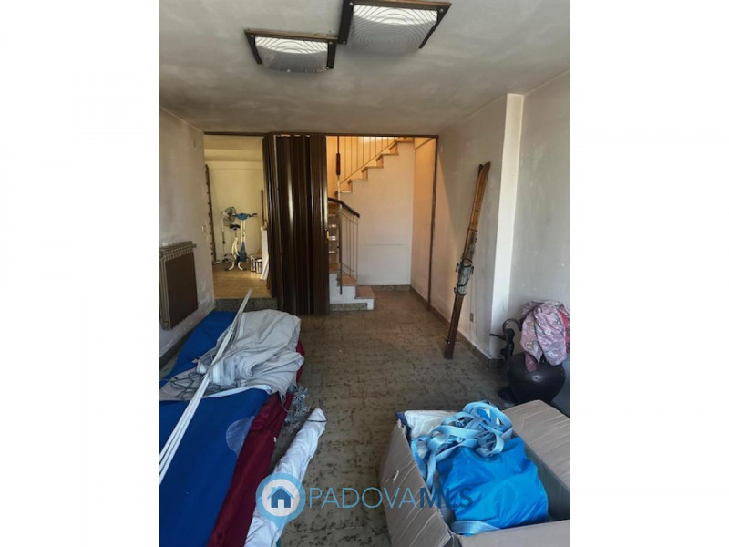 Immobile in esclusiva al Gruppo Padova MLS
Rubano in zona residenziale, comoda a scuole e servizi...