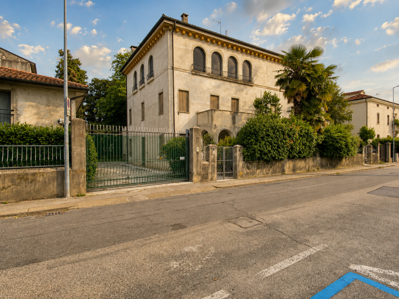 Nel quartiere di Santa Bertilla, zona particolarmente apprezzata di Vicenza per qualità della vit...