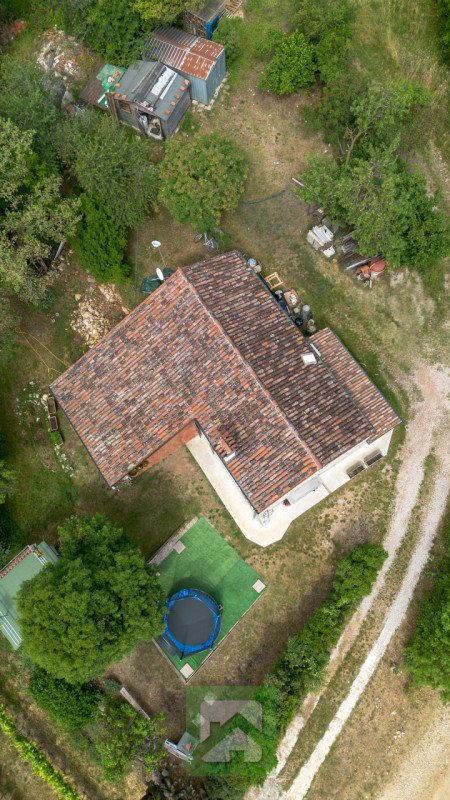 A pochi minuti da Alonte, in una zona tranquilla e completamente immersa nella natura, proponiamo...