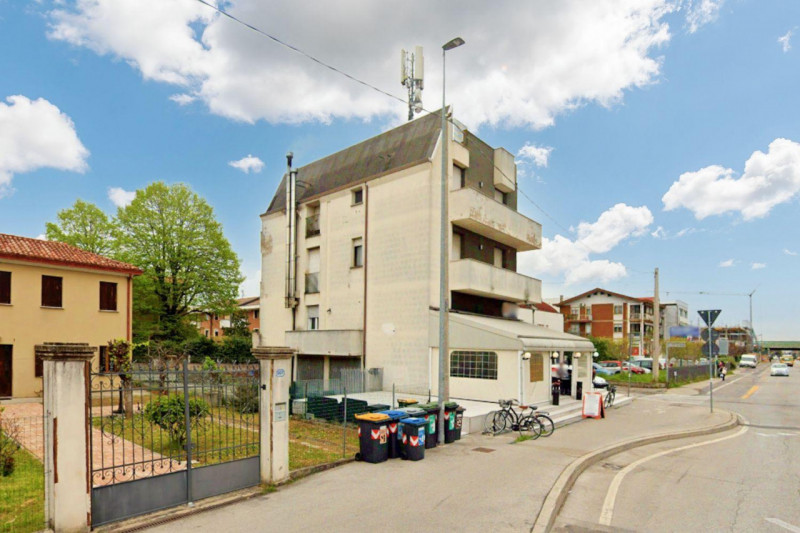 Quest’immobile viene venduto tramite asta online.

Vendesi lastrico solare sito a Padova (PD), in...