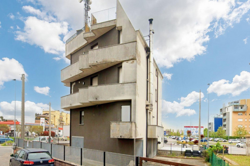Quest’immobile viene venduto tramite asta online.

Vendesi lastrico solare sito a Padova (PD), in...