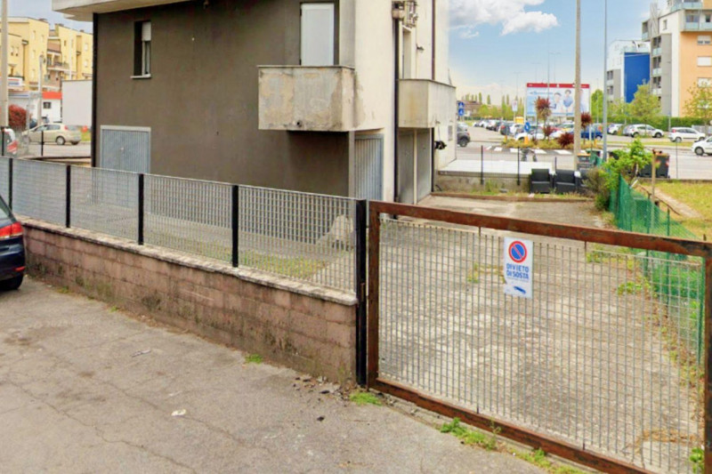 Quest’immobile viene venduto tramite asta online.

Vendesi lastrico solare sito a Padova (PD), in...