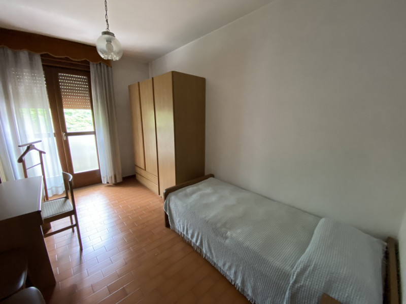 In posizione centralissima ad Asiago, a pochissimi passi dall'isola pedonale, proponiamo in vendi...