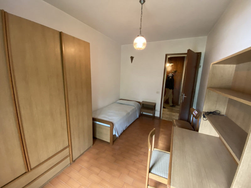 In posizione centralissima ad Asiago, a pochissimi passi dall'isola pedonale, proponiamo in vendi...