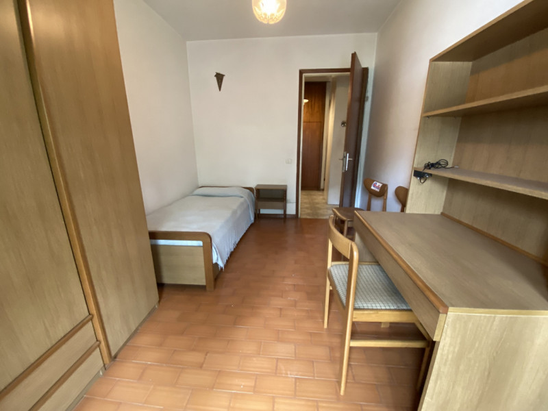 In posizione centralissima ad Asiago, a pochissimi passi dall'isola pedonale, proponiamo in vendi...