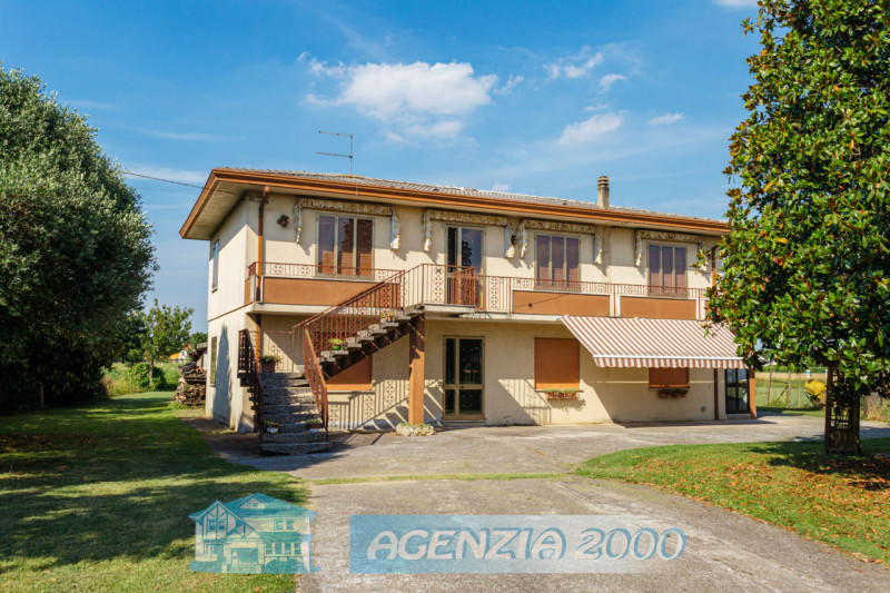 DUE ABITAZIONI IN UN'UNICA PROPRIETA', IMMERSA NELLA TRANQUILLITA' DELLA CAMPAGNA DI ARRE!!! CON ...