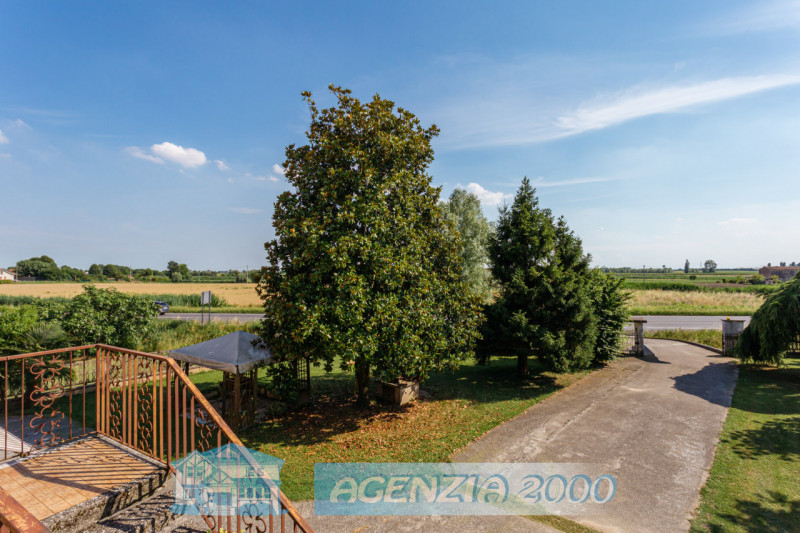 DUE ABITAZIONI IN UN'UNICA PROPRIETA', IMMERSA NELLA TRANQUILLITA' DELLA CAMPAGNA DI ARRE!!! CON ...