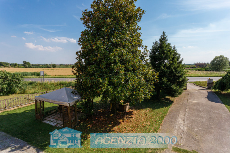 DUE ABITAZIONI IN UN'UNICA PROPRIETA', IMMERSA NELLA TRANQUILLITA' DELLA CAMPAGNA DI ARRE!!! CON ...