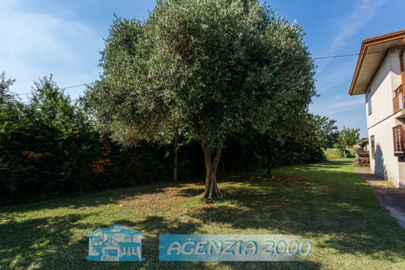 DUE ABITAZIONI IN UN'UNICA PROPRIETA', IMMERSA NELLA TRANQUILLITA' DELLA CAMPAGNA DI ARRE!!! CON ...